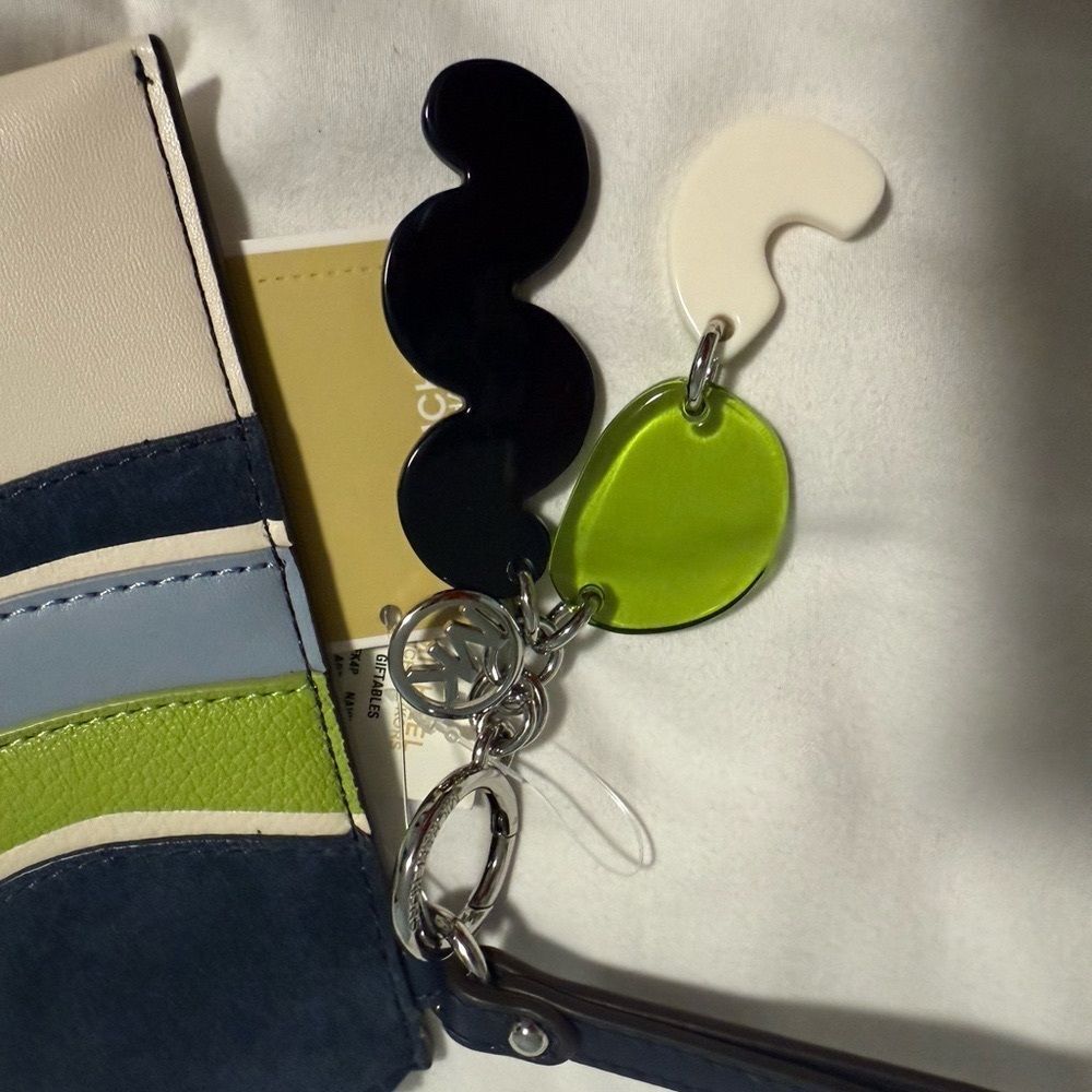 Michael by Michael Kors NWT Jet Set Navy Multi large wristlet and MK Charm. - Picture 8 of 9